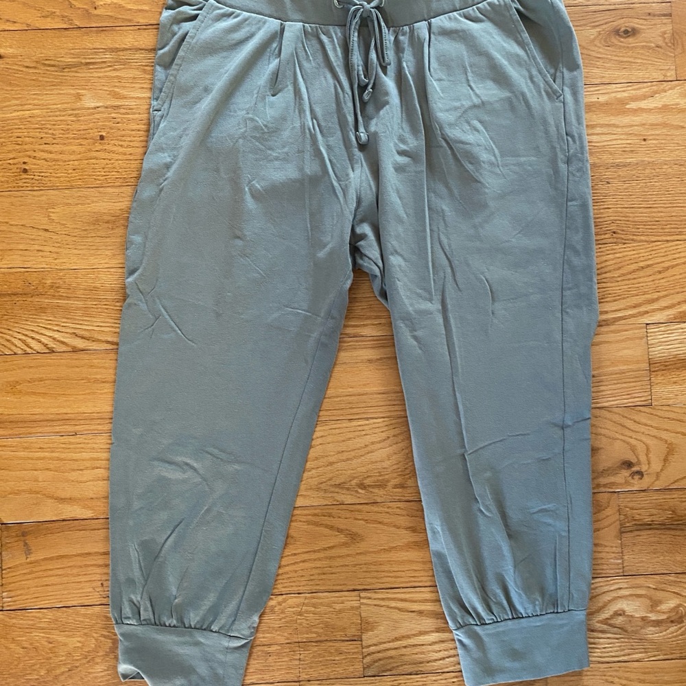 Olive Green Women's Capri Pants - Picture 2 of 3